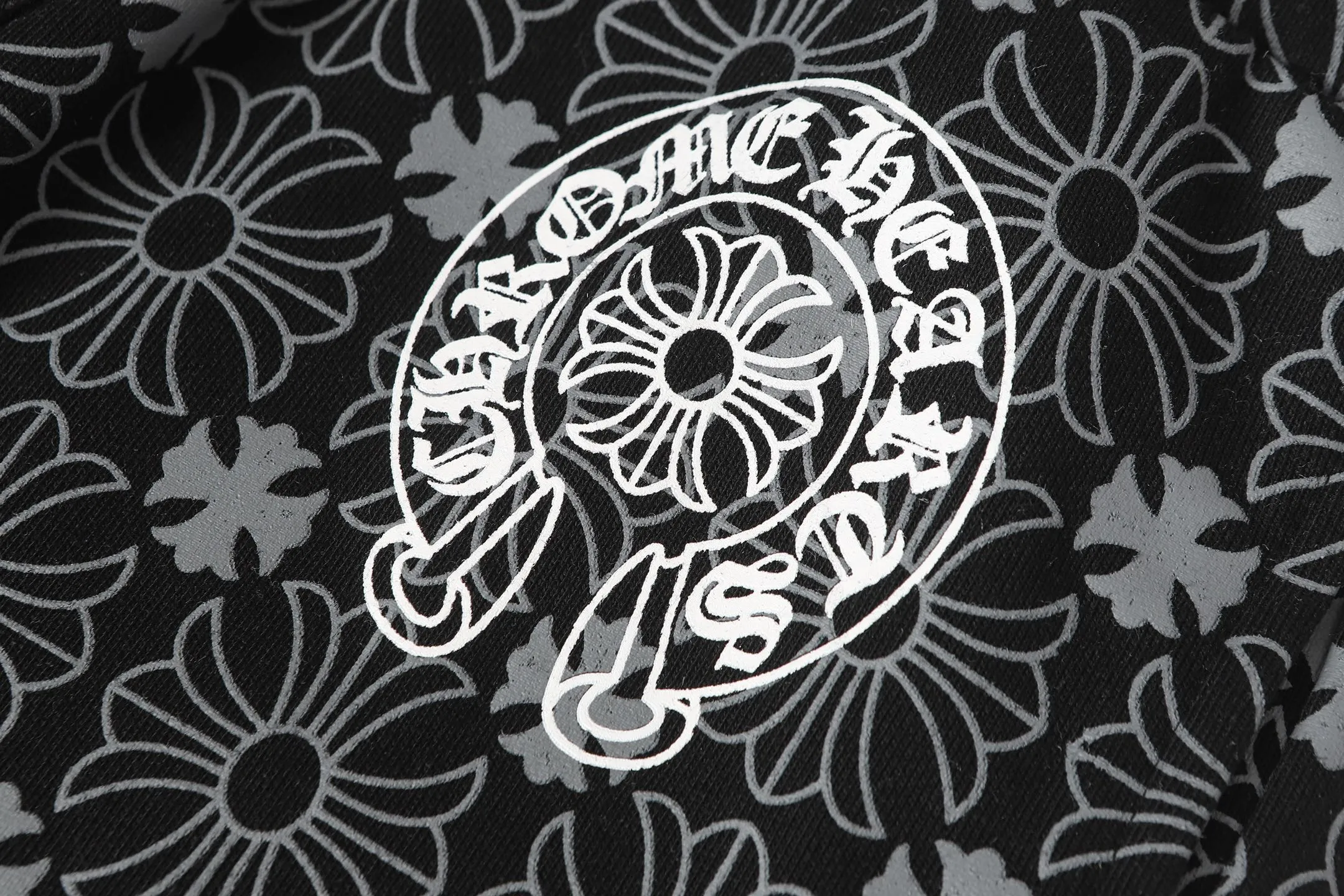 P280 #W5001 cross-border model. Those who pursue quality, please do not place an order. -Chrome Hearts/Chrome Hearts dark pattern all-over Sanskrit letter printed trousers, casual pants and sweatpants -High weight, high density and high quality. The wool is soft, delicate and skin-friendly. It feels soft and silky. It has excellent warmth and skin-friendly properties.